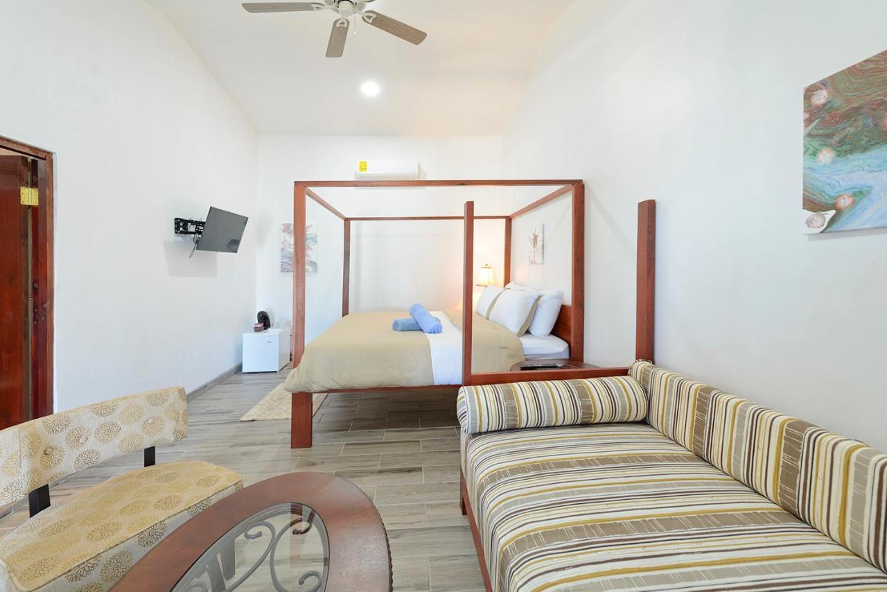 Parrot Cove Lodge ฮอปกินส์ ภายนอก รูปภาพ