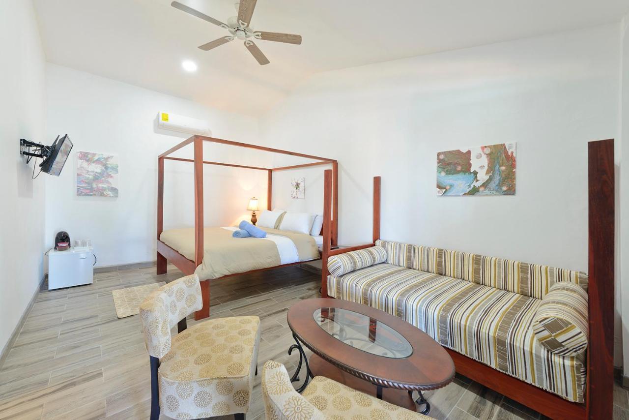 Parrot Cove Lodge ฮอปกินส์ ภายนอก รูปภาพ